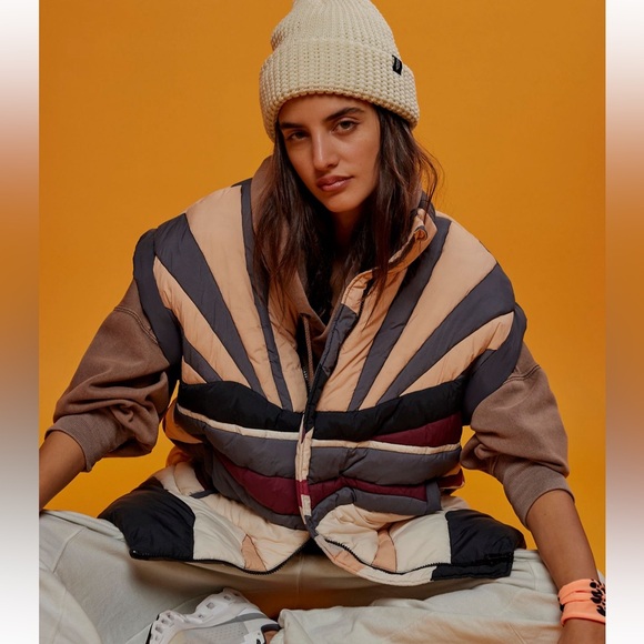 ISO FREE PEOPLE IN A BUBBLE CONVO VEST OASIS CHILI COMBO IN XS - Picture 3 of 3